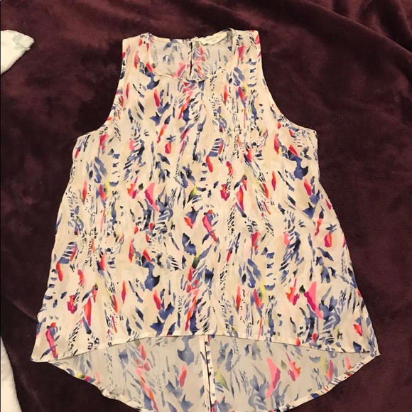 Fun Patterned Sleeveless Top - Picture 2 of 3
